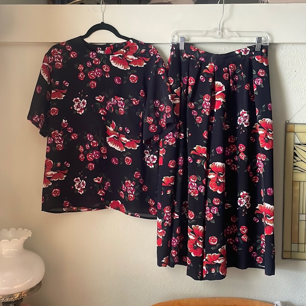 Vintage SK & Company matching floral palazzo pants and short sleeve blouse